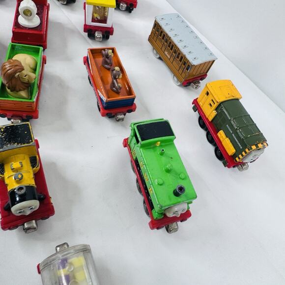 25 Thomas & Friends Die-Cast Metal Lot Sodor 2002 2004 2006 Bee Zoo - Picture 3 of 11